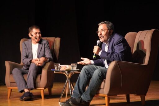 İzmir Büyükşehir Belediyesi tarafından düzenlenen İzmir Sanat Söyleşileri'nin ilk konuğu