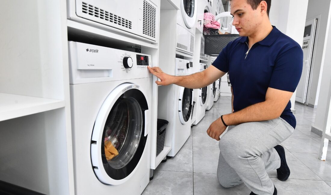 İzmir Büyükşehir Belediyesi’nin üniversite öğrencilerine yönelik ücretsiz çamaşırhane ve nakliye