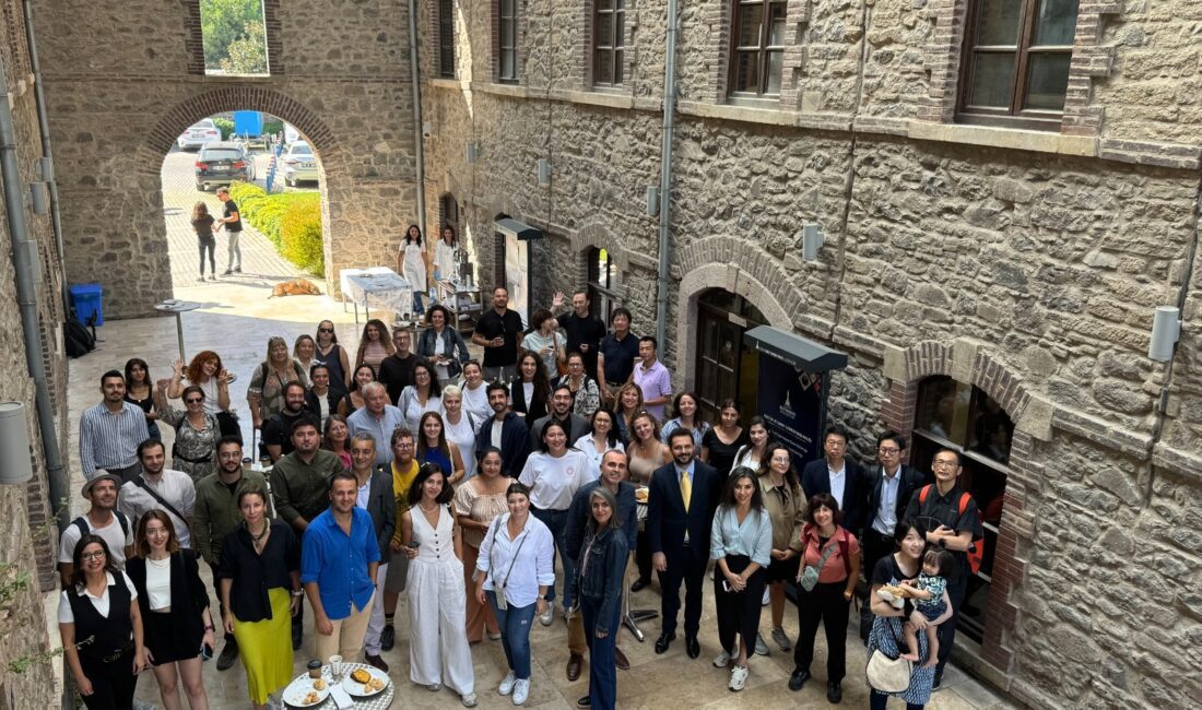 İzmir Büyükşehir Belediyesi Meslek Fabrikası tarafından tasarlanan kariyerimiz.com.tr iş arayanlar ve işverenleri