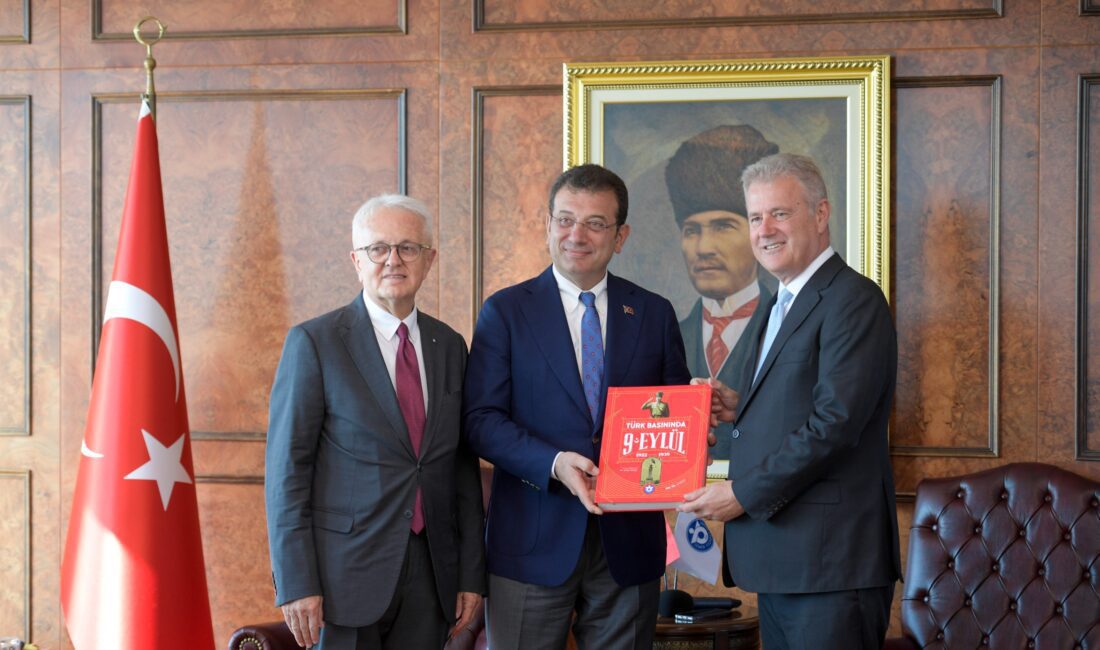 İzmir Enternasyonal Fuarı'nın onur konuğu kenti İstanbul'u temsilen İzmir'e gelen