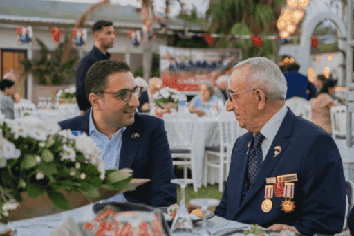 Gaziler Günü’nden bir gün önceki akşam Balçova’da yaşayan gaziler
ve aileleriyle