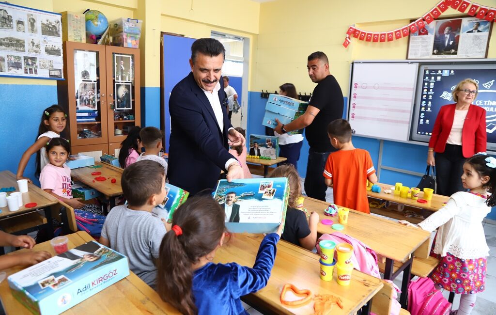 Başkan Kırgöz’den Eğitime Destek 2024-2025 eğitim öğretim yılının başlamasıyla birlikte Dikili Belediyesi tarafından ilçe