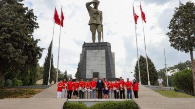 Buca Belediye Başkanı Görkem Duman, Afyonkarahisar’ın Şuhut ilçesinden gelen gençlerle