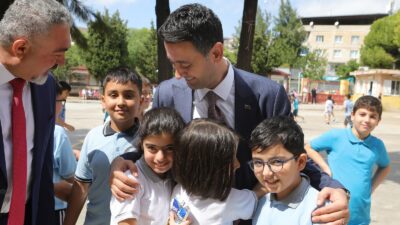 Bayraklı Belediye Başkanı İrfan Önal, ilköğretim haftası kapsamında 2024-2025 eğitim-öğretim