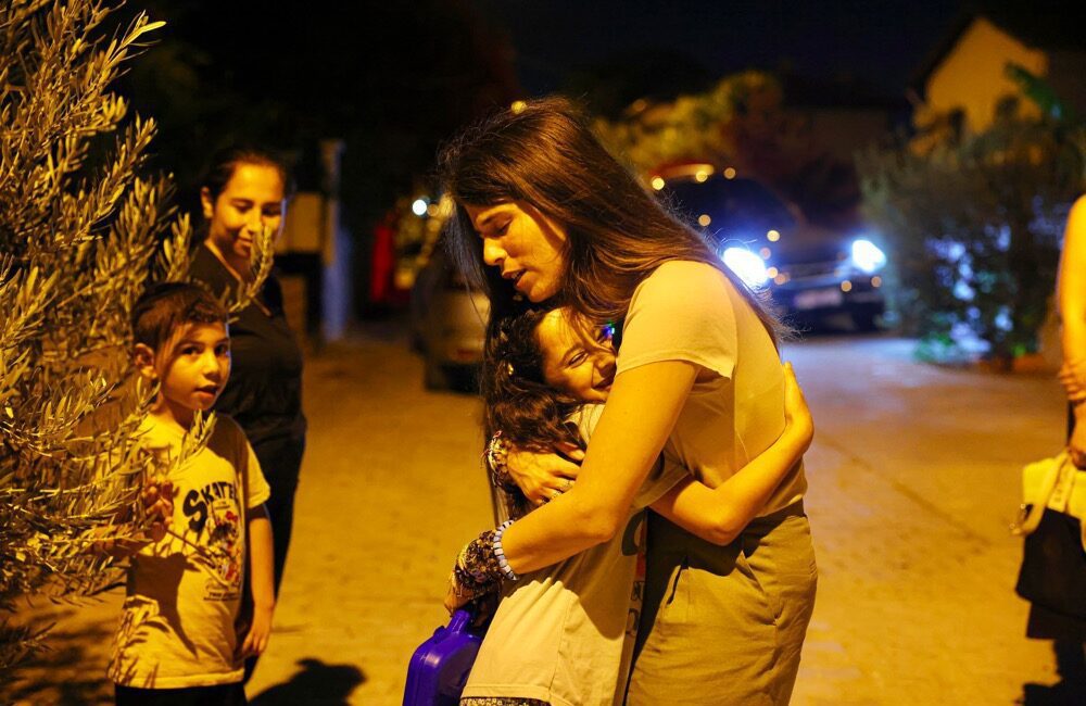 Eğitim-öğretim yılı öncesi ilçedeki toplam 15 okulda bakım onarım çalışmalarını