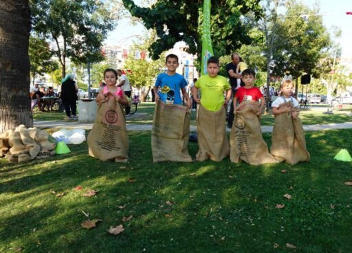 Bayraklı Belediyesi, Soğukkuyu Mahallesi’nde bulunan Büyükpark’ta düzenleyeceği Sokak Şenliği ile