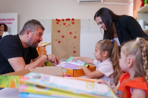 Buca Belediye Başkanı Görkem Duman, Betontaş Çınar Anaokulu’nu ziyaret ederek,