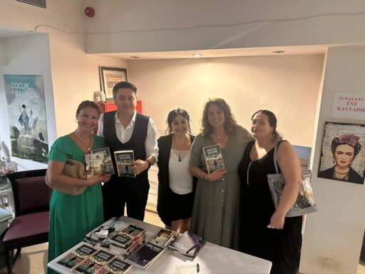 Karaca Sineması’nda dün yapılan etkinlikte “Bağımlılığa Dur De!” denildi. İzmir