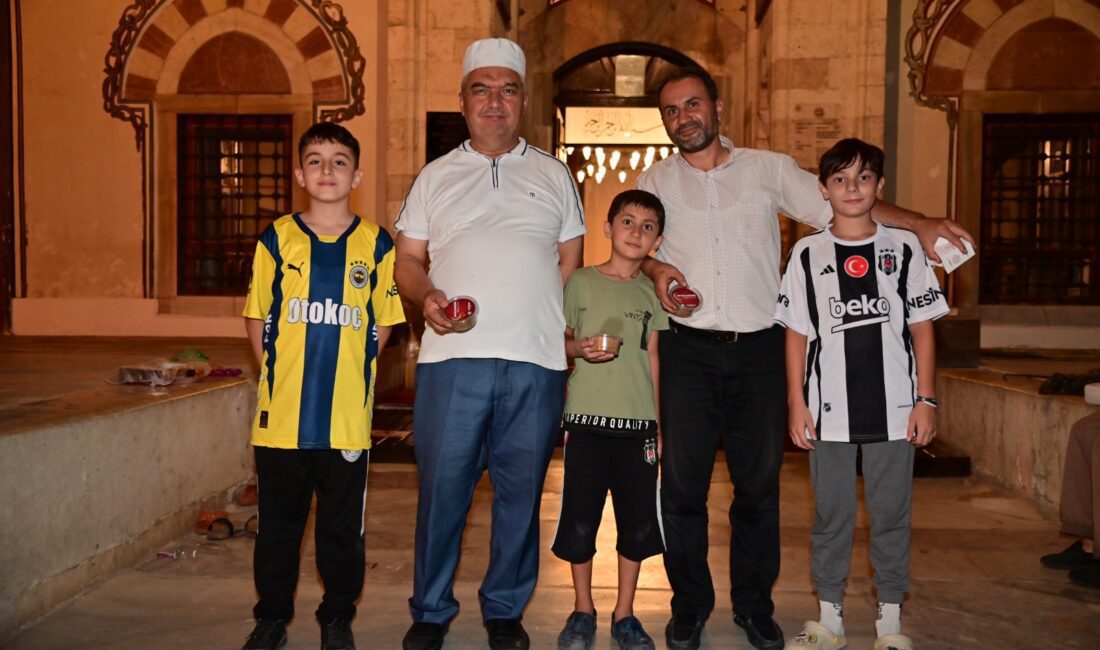 Büyükşehir’inden Mevlit Kandil’inde Helva İkramı
Manisa Büyükşehir Belediyesi, Mevlid Kandili’nde kent