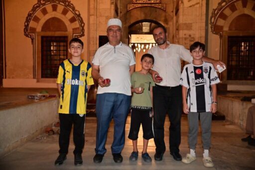 Büyükşehir’inden Mevlit Kandil’inde Helva İkramı
Manisa Büyükşehir Belediyesi, Mevlid Kandili’nde kent