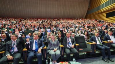 CHP’nin 20’nci Olağanüstü Kurultayı’nda maddelerin oylandığı gün sona erdi. Genel