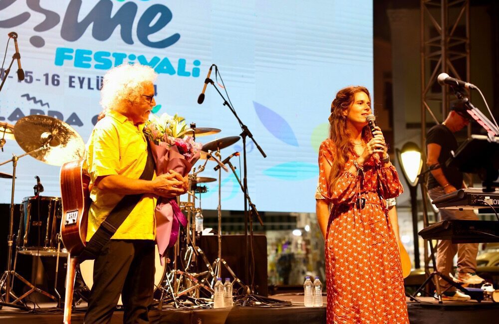 Bu yıl “90’larda Çeşme” teması ile düzenlenen ve kurtuluş coşkusu