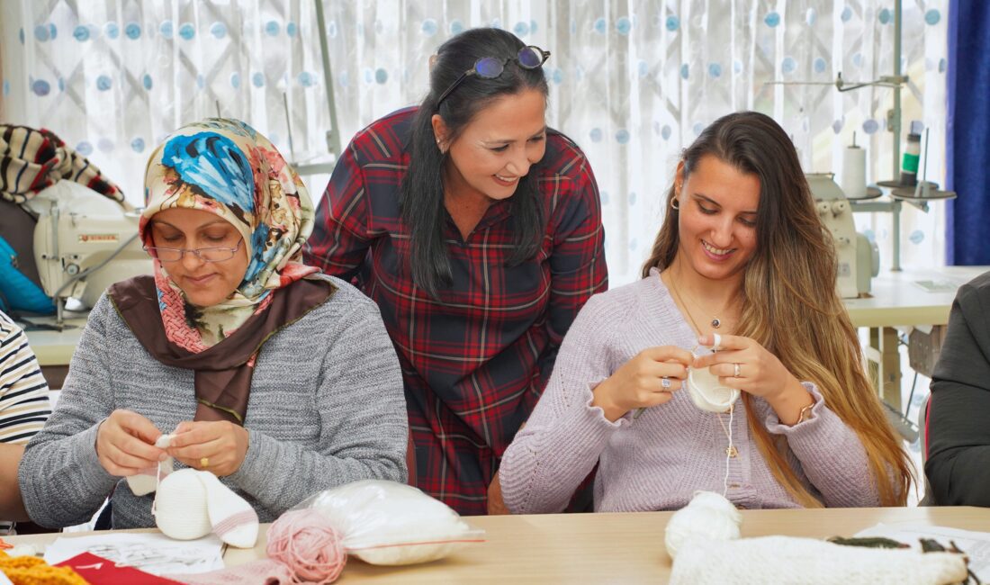 Cumhuriyet Semt evlerinde kurs kayıtları başladı Gaziemir Belediyesi’nin kadınların ve çocukların sosyalleşmelerine ve kişisel gelişimlerine katkı