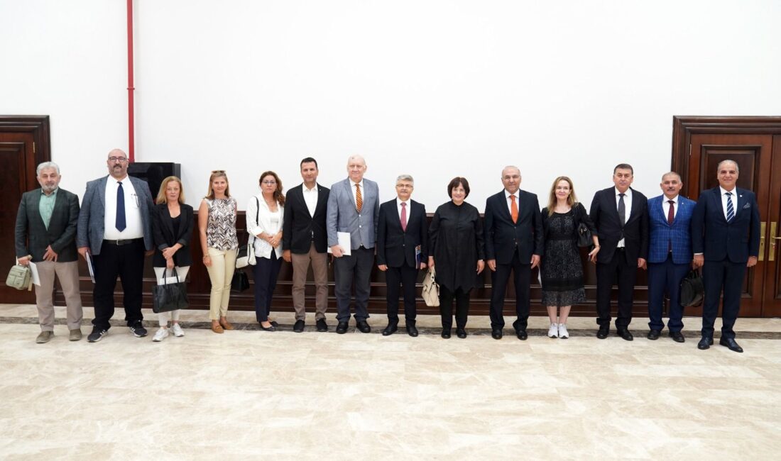 Egeli bilim insanlarının görev aldığı İzmir Körfez Bilim Kurulu, acil eylem planı için toplandı Çevre, Şehircilik ve İklim Değişikliği Bakanlığı koordinasyonunda oluşturulan “İzmir Körfez