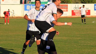 NESİNE 3.Lig 1.Grup 4.hafta maçında Bornova 1877, deplasmanda Kuşadasıspor'u 3-2