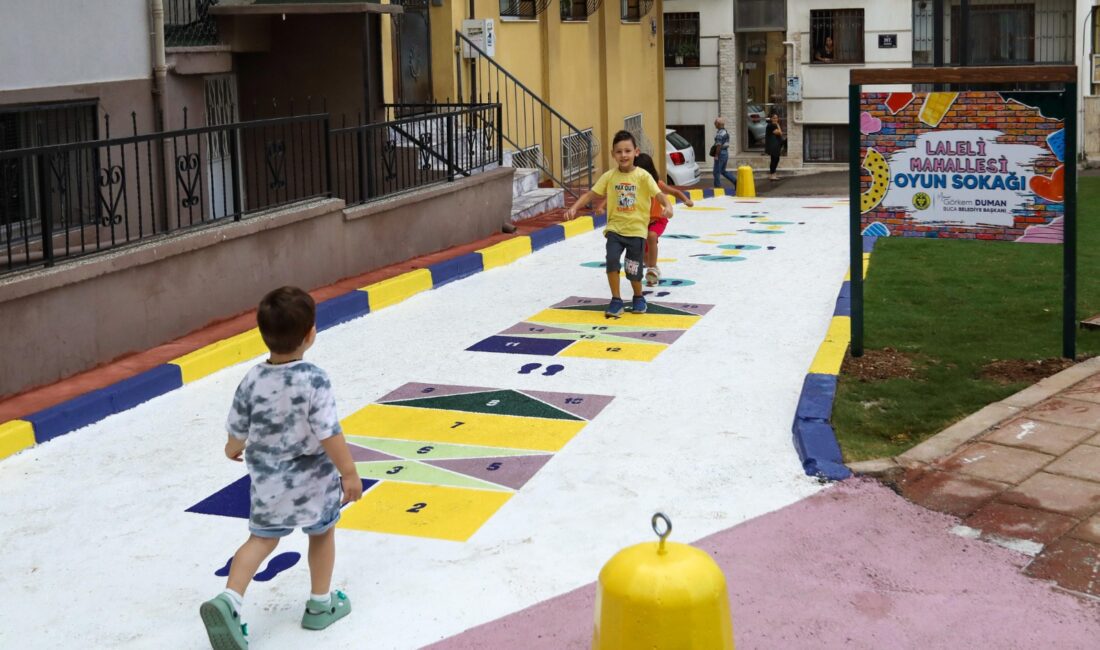 Buca Belediyesi,  Laleli Mahallesi’nde yer alan kaçak yapıları yıkarak ilçeye