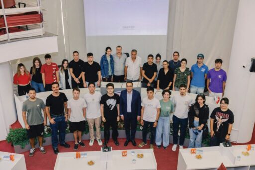 Balçova Belediye Başkanı Onur Yiğit, bu yıl üniversiteye başlayan öğrencilerle