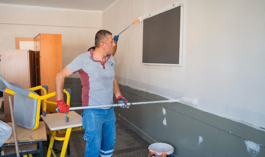 Balçova Belediyesi sorumluluk alanında olmamasına rağmen ilçedeki
eğitim kurumlarının, temizlik, boya-badana