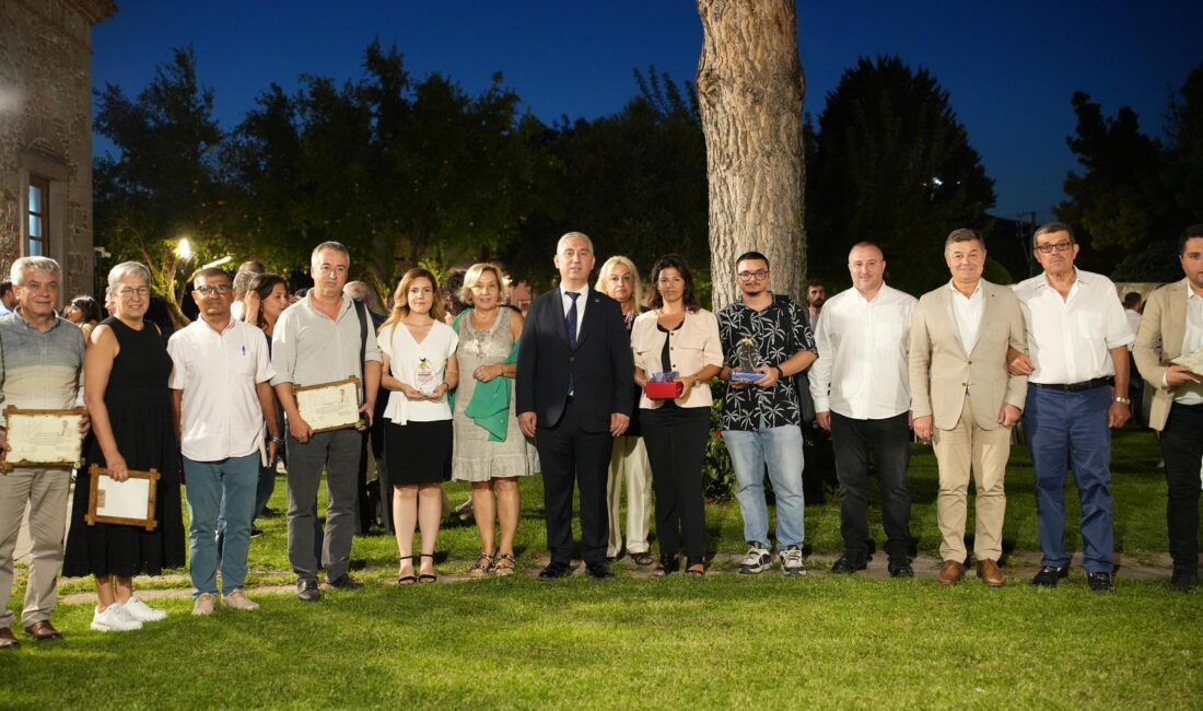 Bergamalı Gazeteci-Yazar Şakir Süter, anısına İzmir Gazeteciler Cemiyeti tarafından Bergama Belediyesi, Bergama Ticaret