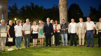 Bergamalı Gazeteci-Yazar Şakir Süter, anısına İzmir Gazeteciler Cemiyeti tarafından Bergama Belediyesi, Bergama Ticaret