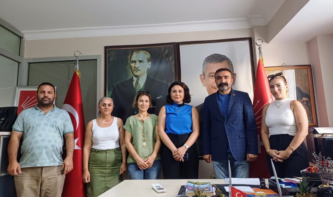 Çiğli’de Siyasetinde Önemli Gelişme; Av. Melisa Ezgi Aslan CHP’ye Katıldı Çiğli'de yıllardır avukatlık alanında başarılı hizmetler veren genç avukat Melisa