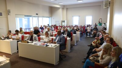 Güzelbahçe Belediyesi her yıl yaptığı kırtasiye yardımlarına bu yıl okul