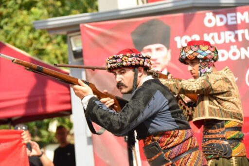 Ödemiş’in düşman işgalinden kurtuluşunun 102. yılı, törenlerle kutlandı. Ödemiş Hükümet