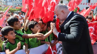 Ulu Önder Gazi Mustafa Kemal Atatürk önderliğinde Türk ordusunun İzmir’e
