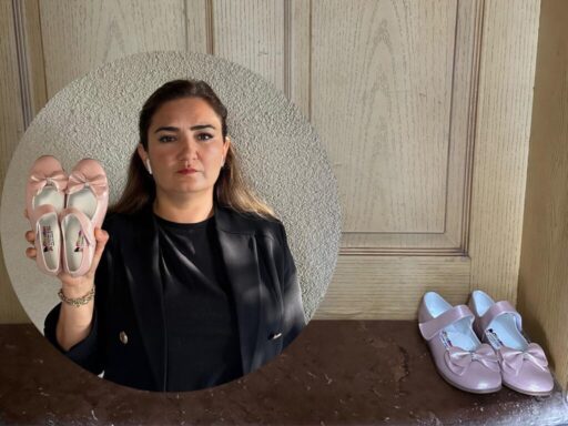 “MÜCADELEMİZ BU AYAKKABILAR KAPI ÖNLERİNE DEĞİL, BAYRAM GECELERİ YASTIK ALTINA