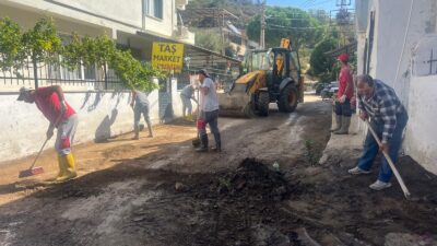 Geçtiğimiz hafta sel felaketinin yaşandığı Menderes’te vatandaşın yardımına
Menderes Belediyesi koştu.