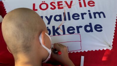 LÖSEV (Lösemili Çocuklar Sağlık ve Eğitim Vakfı), lösemi tedavisi gören
çocuklar