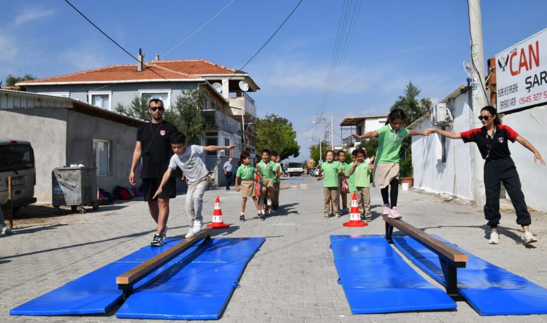 Çiğli’de, Avrupa Hareketlilik Haftası, kapsamında düzenlenen etkinlikler Kaklıç Mahallesi’nde çocuklar