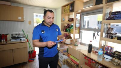 Menderes Belediyesi tarafından okullarda kantin denetimi yapılıyor.
