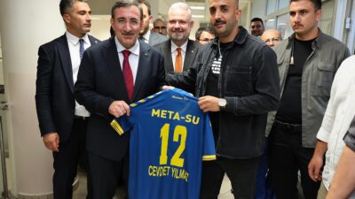 Cumhurbaşkanı Yardımcısı Cevdet Yılmaz, Menemen Belediyesi’ni ziyaret etti. Menemen Belediye