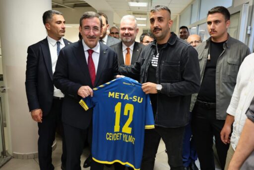 Cumhurbaşkanı Yardımcısı Cevdet Yılmaz, Menemen Belediyesi’ni ziyaret etti. Menemen Belediye