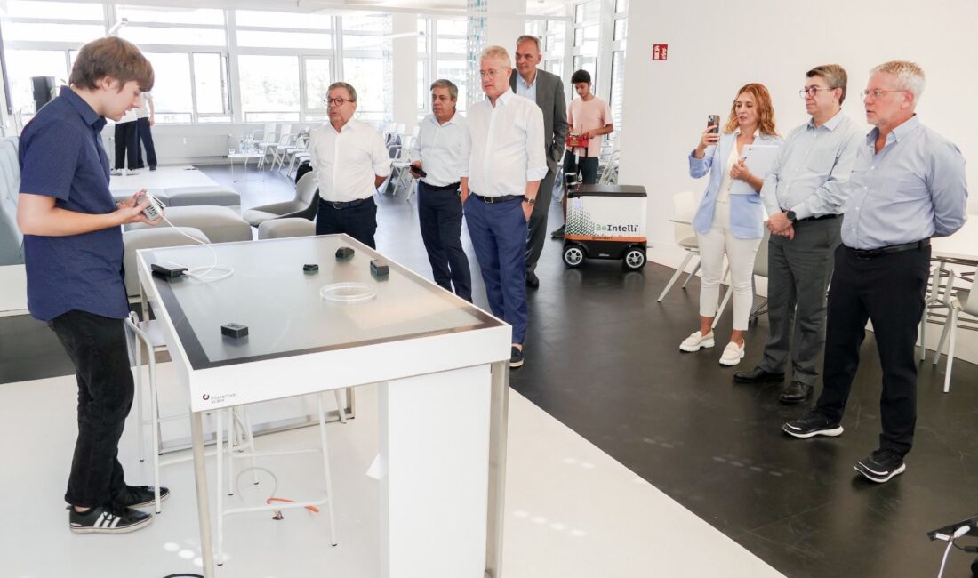 İzmir Ticaret Odası Yönetim Kurulu Başkanı Mahmut Özgener ve beraberindeki