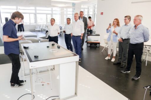 İzmir Ticaret Odası Yönetim Kurulu Başkanı Mahmut Özgener ve beraberindeki