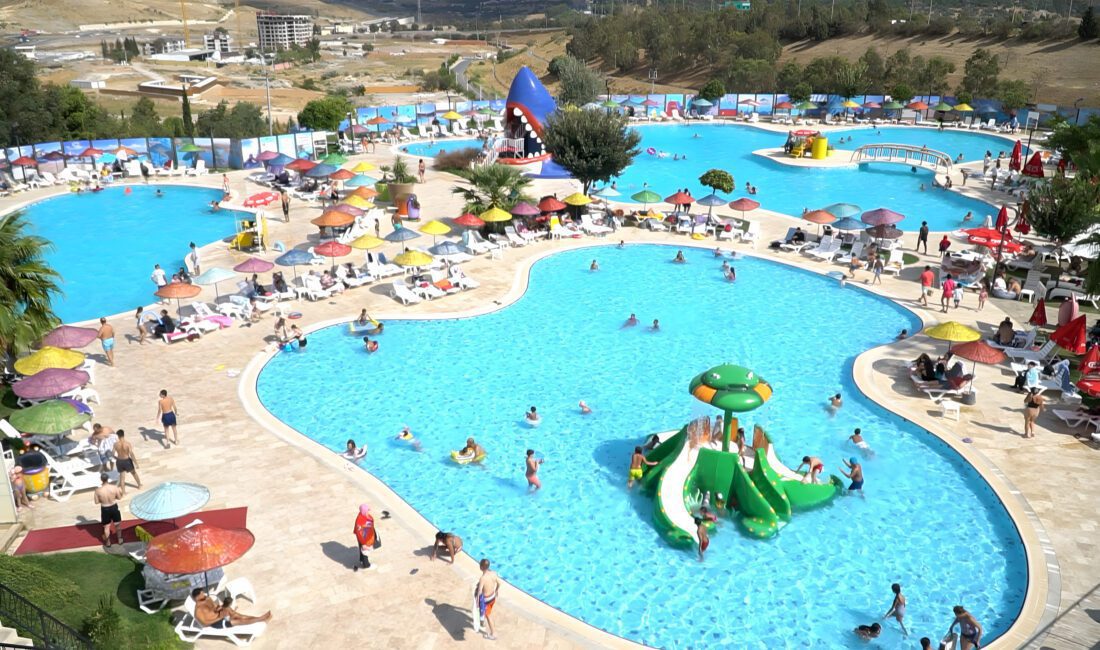 Aqua Yaşam Havuzları İzmir’in gözdesi oldu Karabağlar Belediyesi’nin yoğun ilgi gören Aqua Yaşam Yüzme Havuzları ve