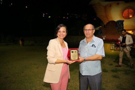 Karabağlar Belediye Başkanı Helil Kınay, Zabıta Müdürlüğü'nde görev yapan personelle