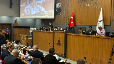 İzmir Büyükşehir Belediyesi Meclis oturumunda İzmir Büyükşehir Belediyesinin 2025 –