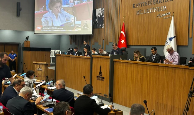 İzmir Büyükşehir Belediyesi Meclis oturumunda İzmir Büyükşehir Belediyesinin 2025 –