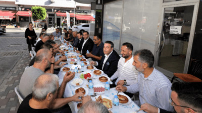 Narlıdere Belediye Başkanı Erman Uzun, önce esnaf ile bir araya