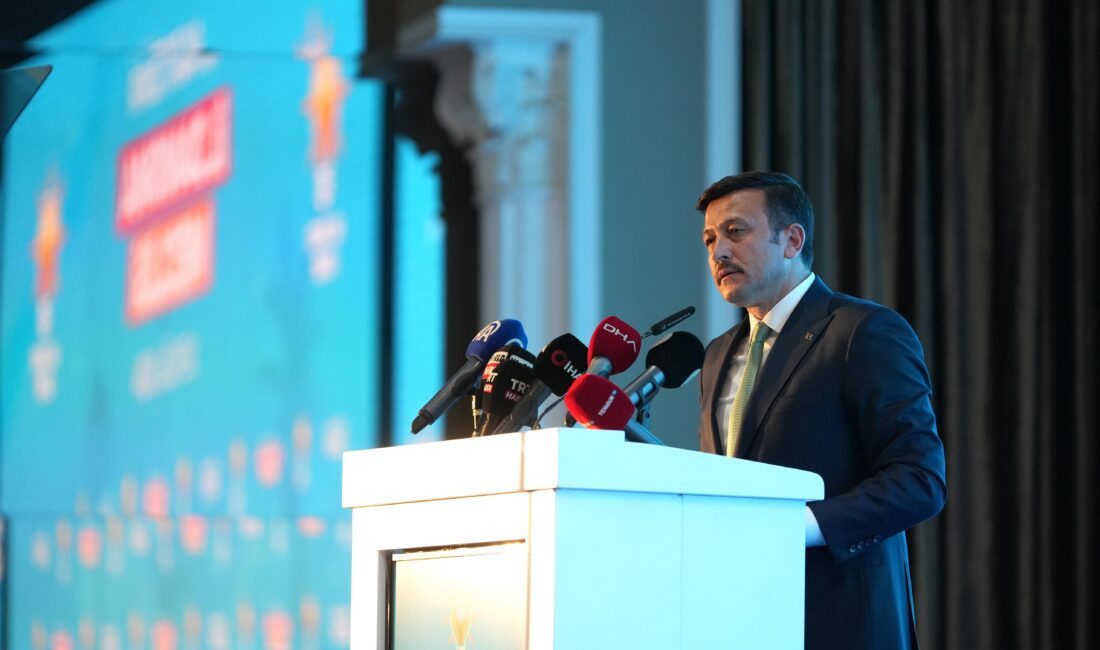 Hamza Dağ ; Özel siyaseti kirletiyor… AK Parti İzmir İl Danışma Meclisinde CHP'yi ve CHP Lideri