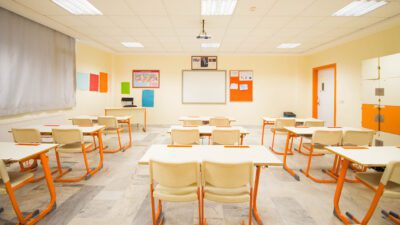 Eğitim sürecinde, çocukların geniş zaman geçirdikleri sınıflardaki çevre koşulları (özellikle