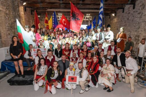 İzmir Büyükşehir Belediyesi’nin 18’inci kez düzenlediği Uluslararası Balkanlılar Halk Dansları