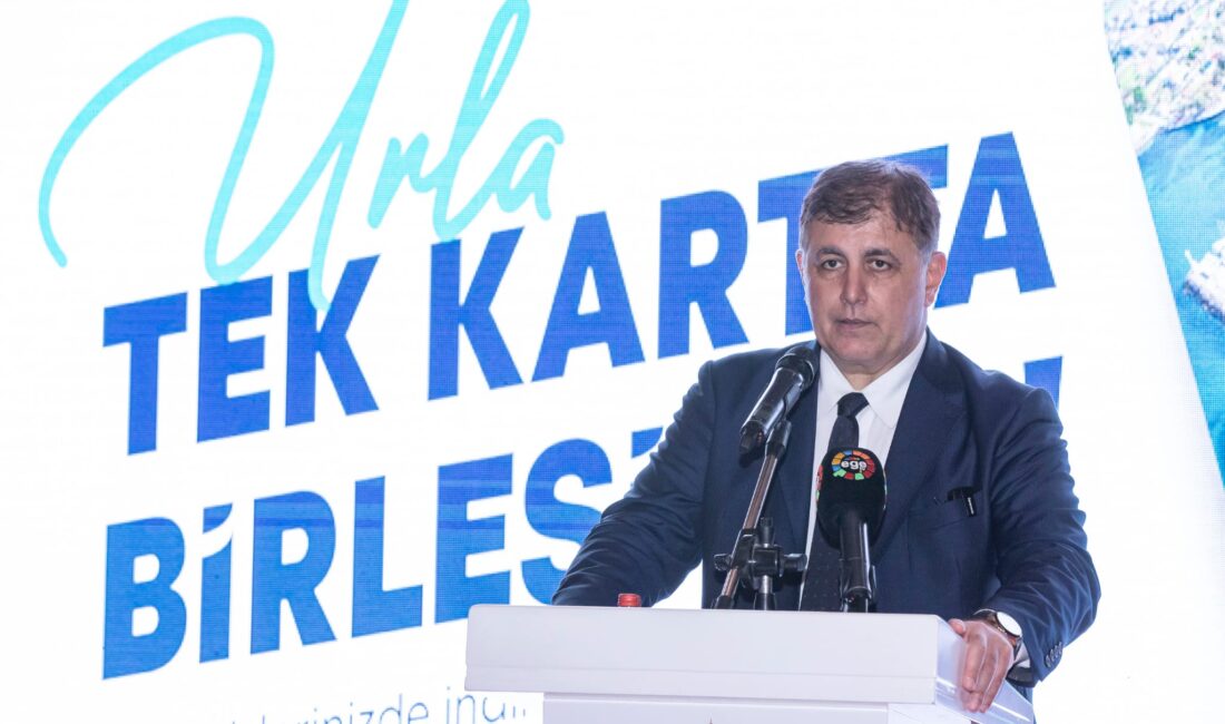 İzmir Büyükşehir Belediye Başkanı Dr. Cemil Tugay,  Körfez’in temizlenmesi sürecine