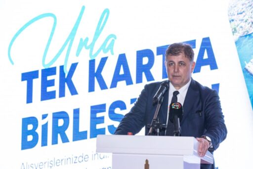 İzmir Büyükşehir Belediye Başkanı Dr. Cemil Tugay,  Körfez’in temizlenmesi sürecine