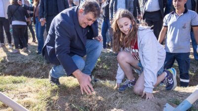 İzmir Büyükşehir Belediye Başkanı Dr. Cemil Tugay, Karşıyaka Belediyesi’nin Fidan