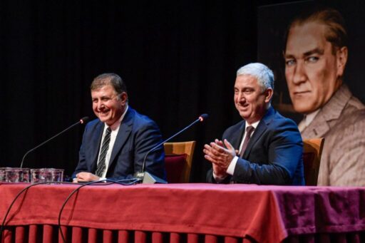 İzmir Büyükşehir Belediye Başkanı Dr. Cemil Tugay, ilçelerin istek ve