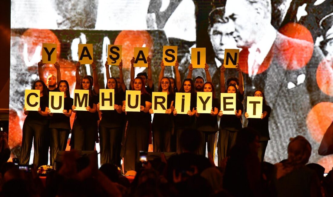 İzmir Büyükşehir Belediyesi'nin, 29 Ekim Cumhuriyet Bayramı kutlamaları kapsamında “Cumhuriyet